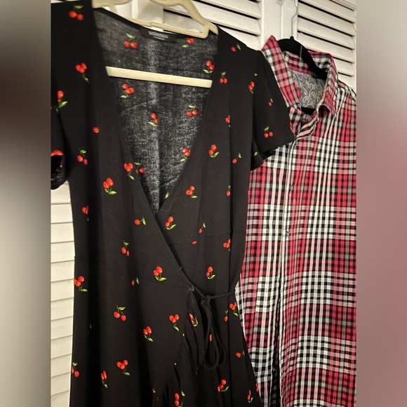 Solemio, Las Angeles. Black, wrap top with cherry print. Sz. S women’s - Picture 10 of 10